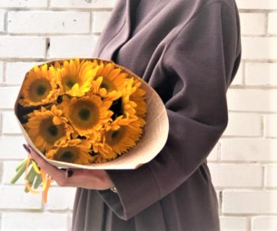 Букет из 9 подсолнухов 